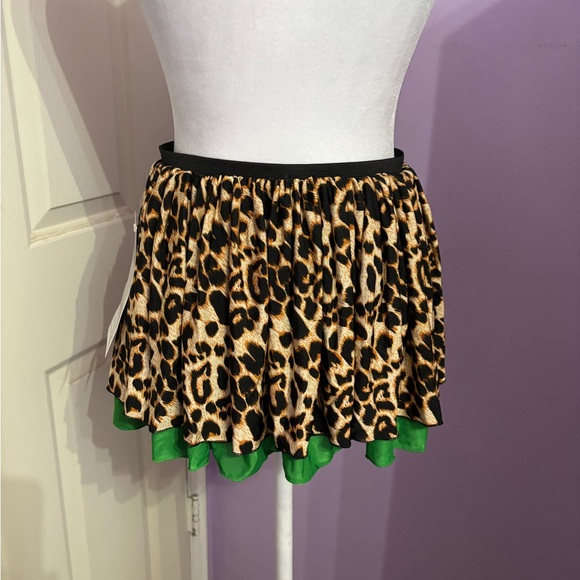 Cheetah Printed Mini Skirt - Picture 2 of 3